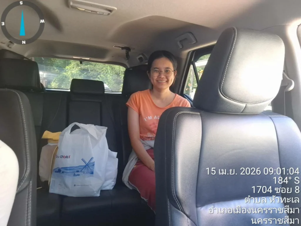 ผู้โดยสารมีความสุขกับการเดินทางด้วยรถยนต์ SUV (Toyota Fortuner) พร้อมคนขับมืออาชีพที่ได้รับความไว้วางใจ